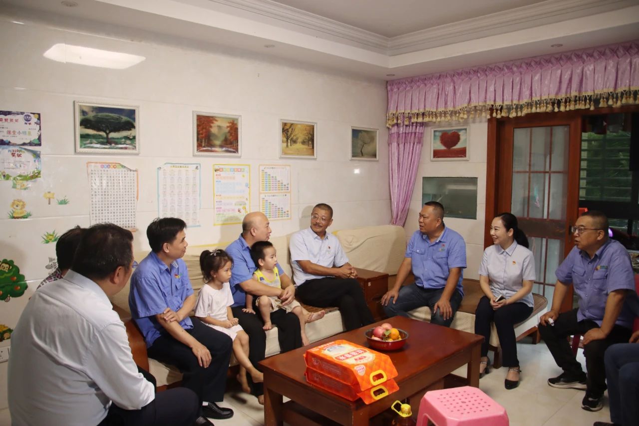 海南礦業(yè)黨委開展“七一”走訪慰問活動(dòng)