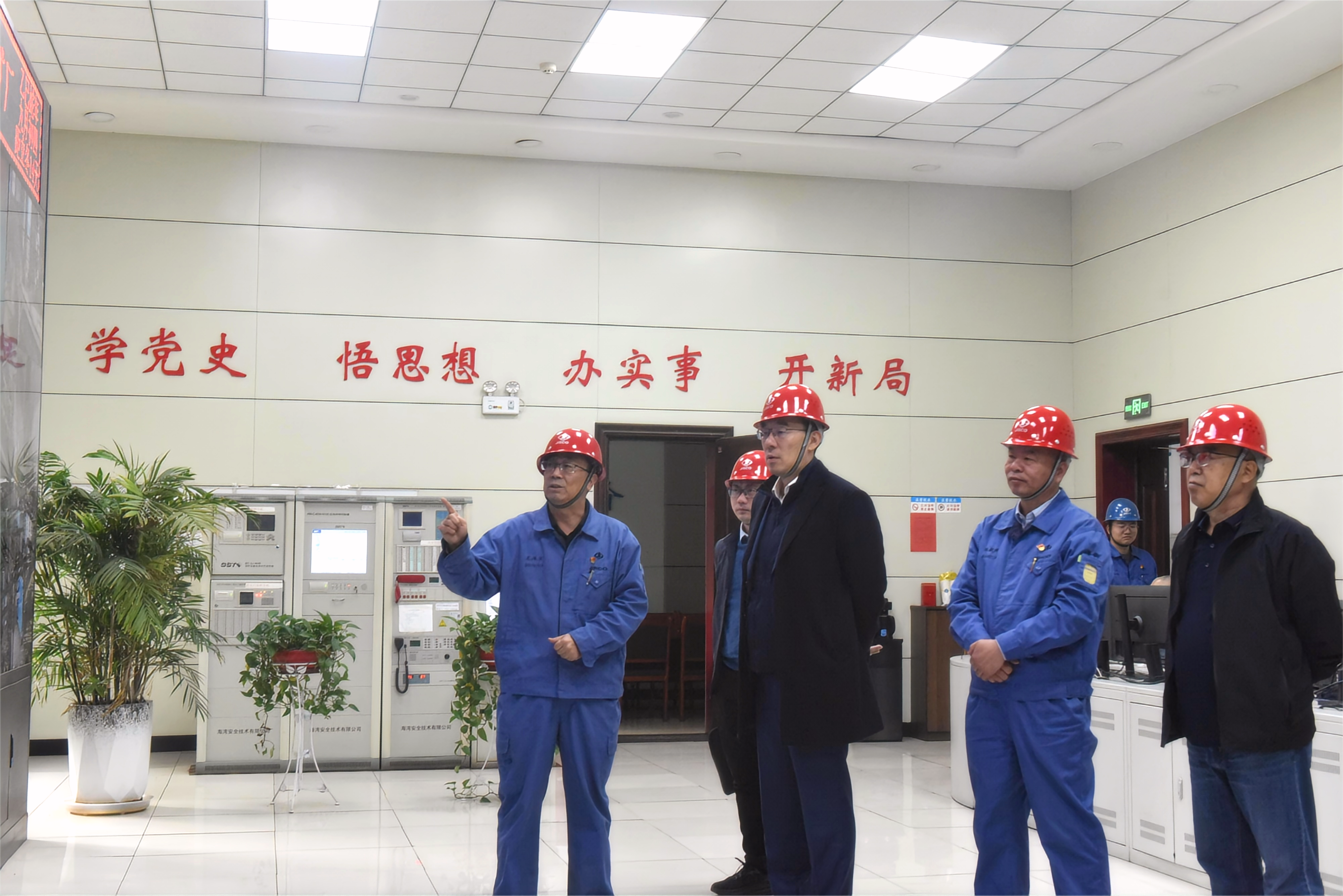 滕磊帶隊拜訪酒鋼集團 交流選礦新技術(shù)應(yīng)用